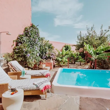 Caliborna Villa *